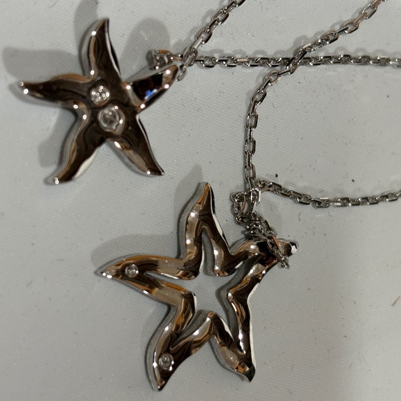 Swarovski Crystal StarFish Pendant & Necklace Silvertone & Box - Picture 3 of 6